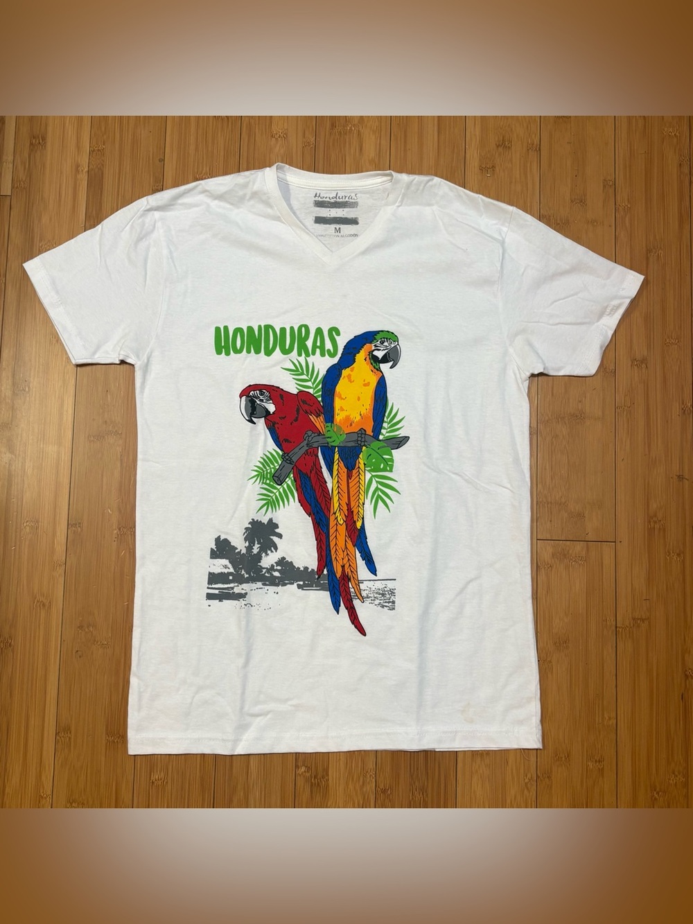 Honduras T Shirt Medium Parrot Macaw Tropical Graphic White V Neck Souvenir Tee